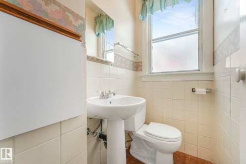 10429 Saskatchewan Drive, Edmonton, AB - Indoor Photo Showing Bathroom