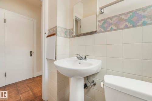 10429 Saskatchewan Drive, Edmonton, AB - Indoor Photo Showing Bathroom
