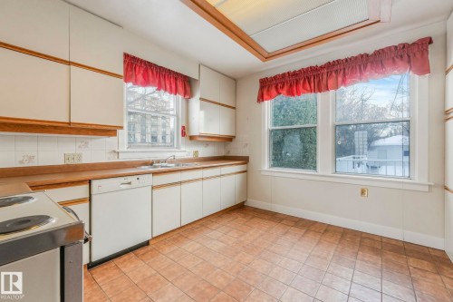 10429 Saskatchewan Drive, Edmonton, AB - Indoor Photo Showing Kitchen