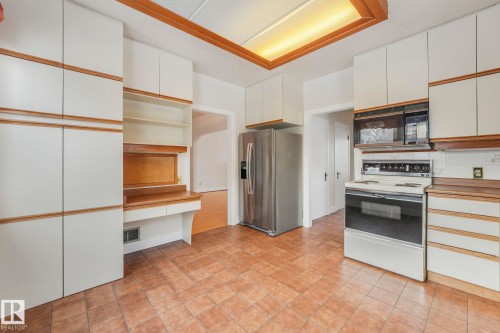10429 Saskatchewan Drive, Edmonton, AB - Indoor Photo Showing Kitchen