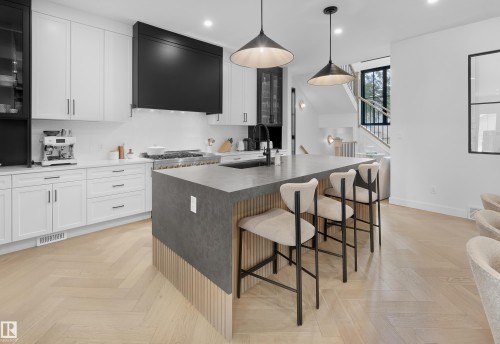 14018 104 Avenue, Edmonton, AB - Indoor Photo Showing Kitchen With Upgraded Kitchen
