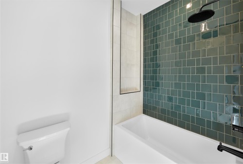 14018 104 Avenue, Edmonton, AB - Indoor Photo Showing Bathroom