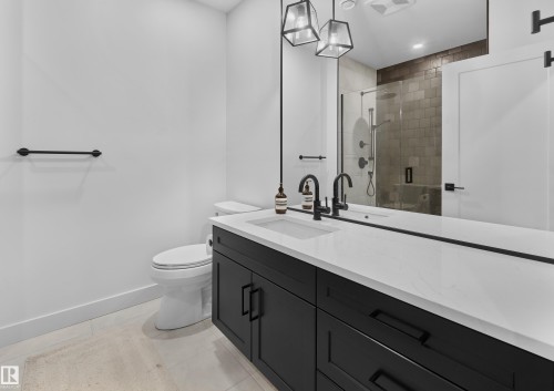 14018 104 Avenue, Edmonton, AB - Indoor Photo Showing Bathroom