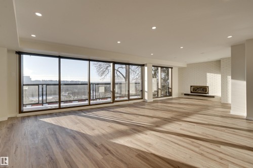 1 11960 100 Avenue, Edmonton, AB - Indoor Photo Showing Other Room