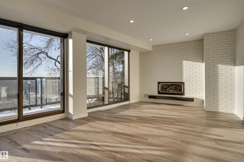 1 11960 100 Avenue, Edmonton, AB - Indoor