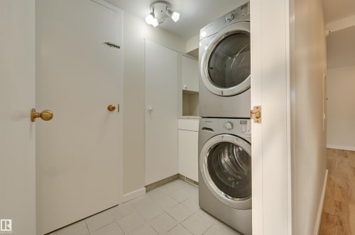 1 11960 100 Avenue, Edmonton, AB - Indoor Photo Showing Laundry Room