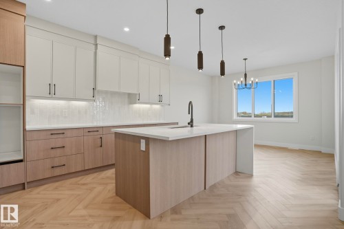 18135 87 Street, Edmonton, AB - Indoor Photo Showing Kitchen With Upgraded Kitchen