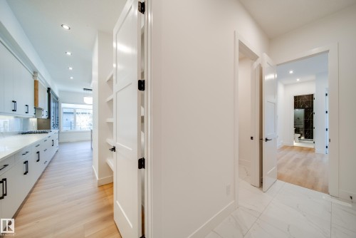 42 20425 93 Avenue, Edmonton, AB - Indoor