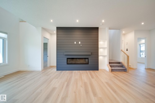 42 20425 93 Avenue, Edmonton, AB - Indoor Photo Showing Living Room With Fireplace