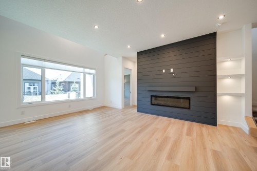 42 20425 93 Avenue, Edmonton, AB - Indoor Photo Showing Living Room With Fireplace