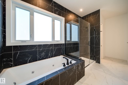42 20425 93 Avenue, Edmonton, AB - Indoor Photo Showing Bathroom