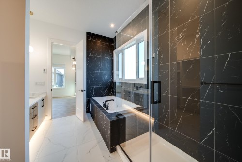 42 20425 93 Avenue, Edmonton, AB - Indoor Photo Showing Bathroom