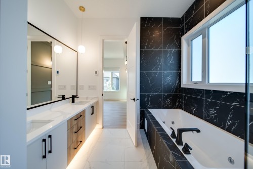 42 20425 93 Avenue, Edmonton, AB - Indoor Photo Showing Bathroom