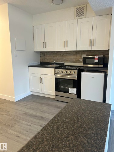 422 10160 114 Street Nw, Edmonton, AB - Indoor Photo Showing Kitchen