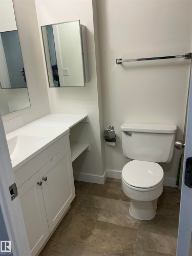 422 10160 114 Street Nw, Edmonton, AB - Indoor Photo Showing Bathroom