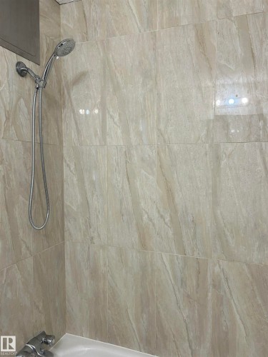 422 10160 114 Street Nw, Edmonton, AB - Indoor Photo Showing Bathroom