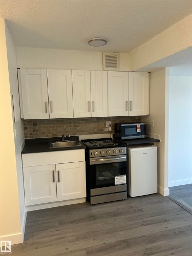 422 10160 114 Street Nw, Edmonton, AB - Indoor Photo Showing Kitchen