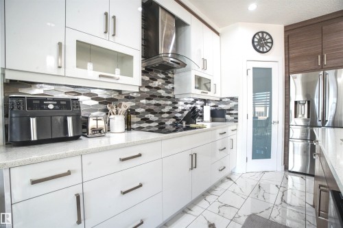 8904 217 Street, Edmonton, AB - Indoor Photo Showing Kitchen With Upgraded Kitchen