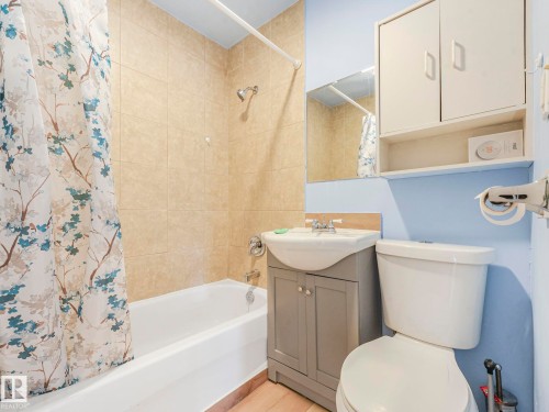 11927 95A Street, Edmonton, AB - Indoor Photo Showing Bathroom