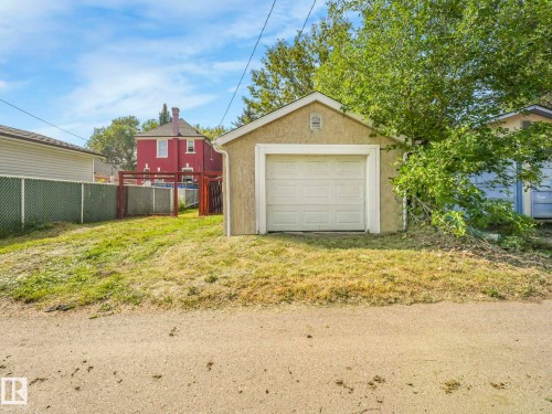 11927 95A Street, Edmonton, AB - Outdoor