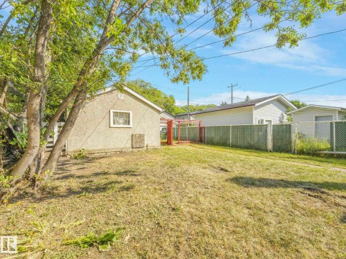 11927 95A Street, Edmonton, AB - Outdoor