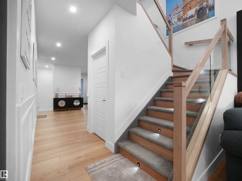 2928 1 Avenue, Edmonton, AB - Indoor Photo Showing Other Room