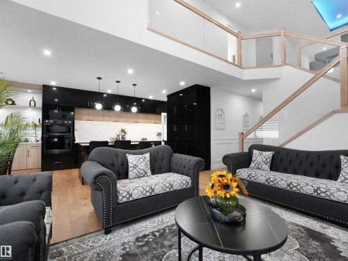 2928 1 Avenue, Edmonton, AB - Indoor Photo Showing Living Room