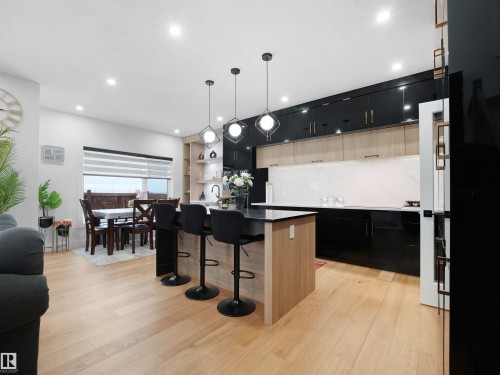 2928 1 Avenue, Edmonton, AB - Indoor Photo Showing Kitchen With Upgraded Kitchen