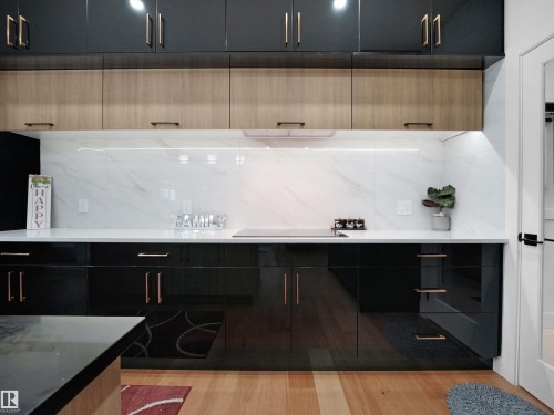 2928 1 Avenue, Edmonton, AB - Indoor Photo Showing Kitchen With Upgraded Kitchen