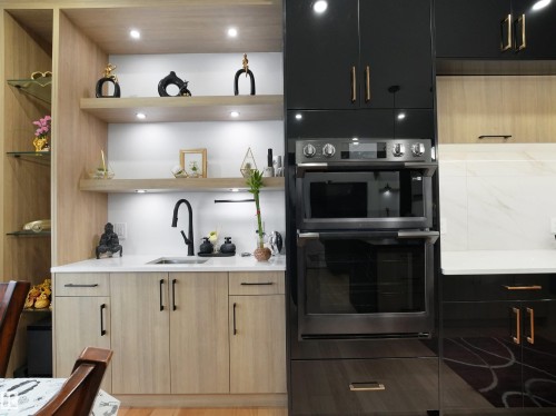 2928 1 Avenue, Edmonton, AB - Indoor Photo Showing Kitchen With Upgraded Kitchen