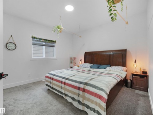 2928 1 Avenue, Edmonton, AB - Indoor Photo Showing Bedroom