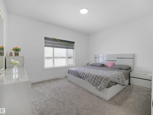 2928 1 Avenue, Edmonton, AB - Indoor Photo Showing Bedroom