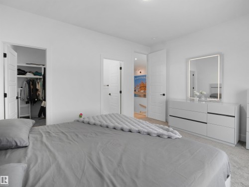 2928 1 Avenue, Edmonton, AB - Indoor Photo Showing Bedroom