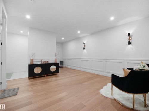 2928 1 Avenue, Edmonton, AB - Indoor Photo Showing Other Room