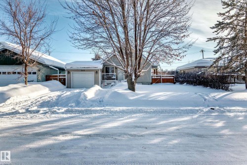 Yard covered in snow featuring a garage - 10115 104, Westlock, AB - Outdoor