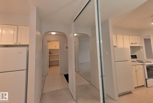 303 11420 40 Avenue, Edmonton, AB - Indoor Photo Showing Kitchen