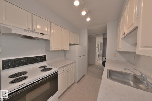 303 11420 40 Avenue, Edmonton, AB - Indoor Photo Showing Kitchen