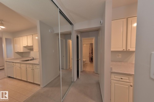 303 11420 40 Avenue, Edmonton, AB - Indoor Photo Showing Kitchen