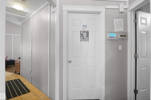 4816 155 Ave Nw, Edmonton, AB - Indoor Photo Showing Other Room