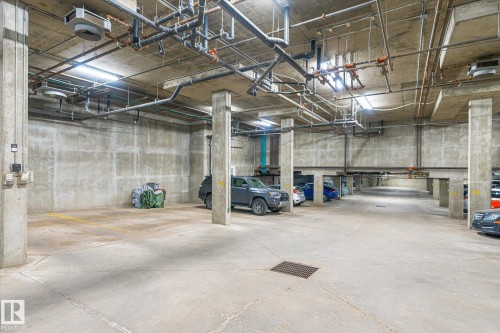 511 10503 98 Avenue, Edmonton, AB - Indoor Photo Showing Garage