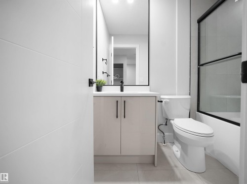 9409 173 Street, Edmonton, AB - Indoor Photo Showing Bathroom