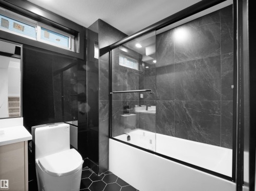 9409 173 Street, Edmonton, AB - Indoor Photo Showing Bathroom