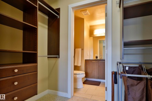 View of walk in closet - 203 9908 84 Avenue, Edmonton, AB - Indoor Photo Showing Bathroom