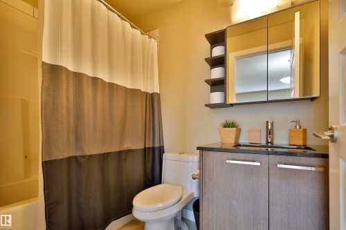 Full bathroom with vanity and shower / tub combo - 203 9908 84 Avenue, Edmonton, AB - Indoor Photo Showing Bathroom