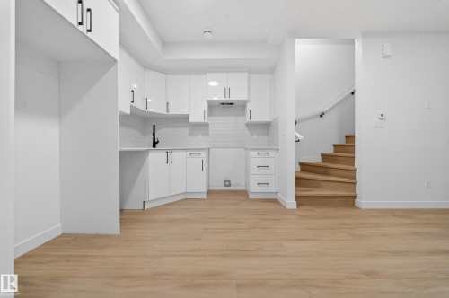 3736 Erlanger Drive, Edmonton, AB - Indoor