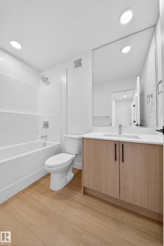 3736 Erlanger Drive, Edmonton, AB - Indoor Photo Showing Bathroom
