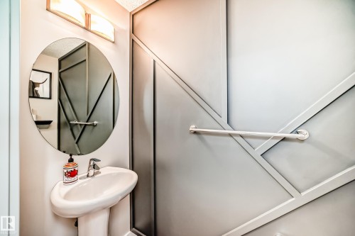 60 903 Crystallina Nera Way, Edmonton, AB - Indoor Photo Showing Bathroom