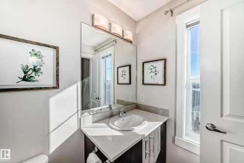 60 903 Crystallina Nera Way, Edmonton, AB - Indoor Photo Showing Bathroom