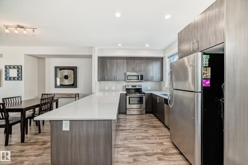 60 903 Crystallina Nera Way, Edmonton, AB - Indoor Photo Showing Kitchen