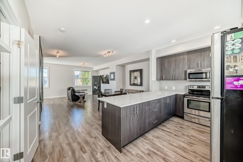60 903 Crystallina Nera Way, Edmonton, AB - Indoor Photo Showing Kitchen With Upgraded Kitchen